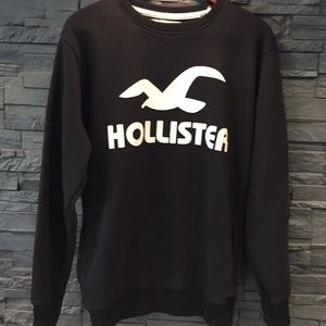 Hollister crewneck with pouch